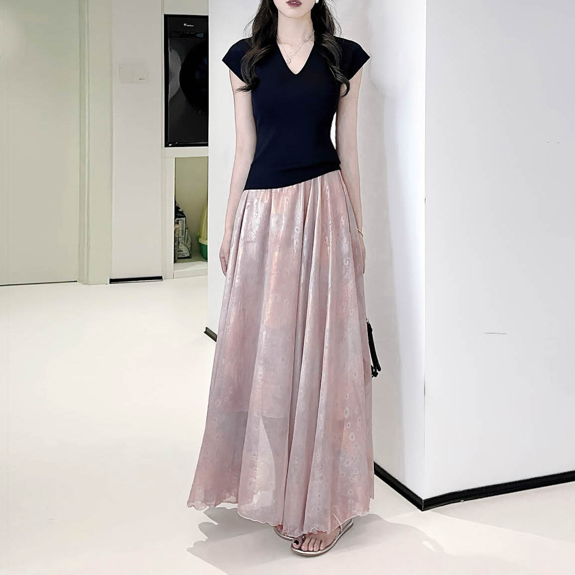 Dreamy High-Waisted Soft Smoke Chiffon Maxi Skirt - Light and Hazy Luster, Flowing Eight-Meter Swing Style for Spring and Summer