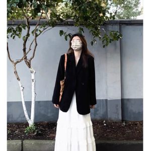 Elegant Black Suit Jacket for Women, Loose Fit Blazer for Petite Figures, High-End Spring Autumn Style, College Chic Fashion