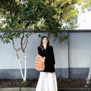 Elegant Black Suit Jacket for Women, Loose Fit Blazer for Petite Figures, High-End Spring Autumn Style, College Chic Fashion