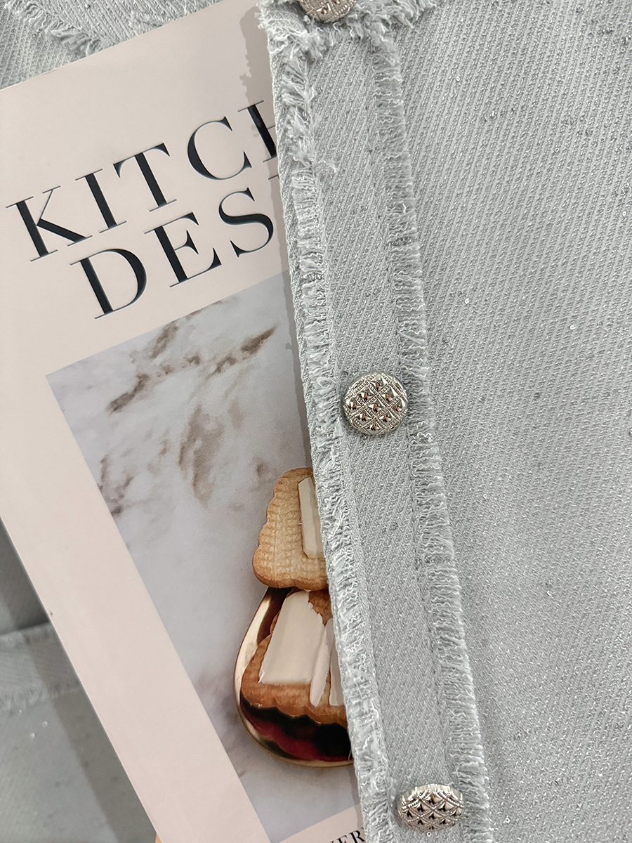 Elegant Blue Cool-Toned Women's Jacket - Small Fragrance Style Short Commuter Top for Spring and Autumn 2025 Fashion Elegant Blue Cool-Toned Women's Jacket - Small Fragrance Style Short Commuter Top for Spring and Autumn 2025 Fashion