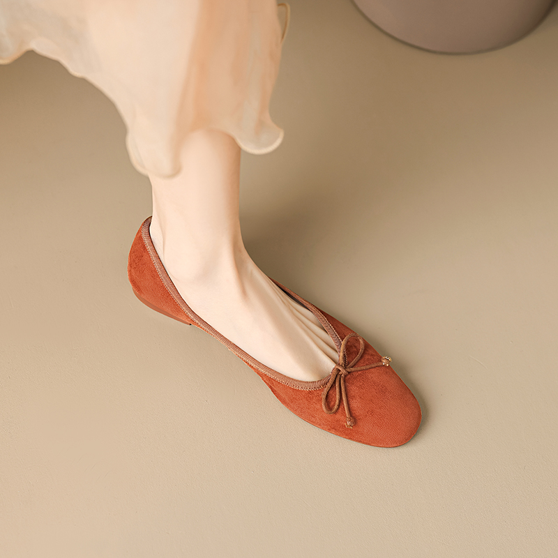 Elegant Caramel-Colored Lambskin Bow Flat Shoes for Women - Timeless Design, Shallow Mouth, Perfect for Everyday Wear
