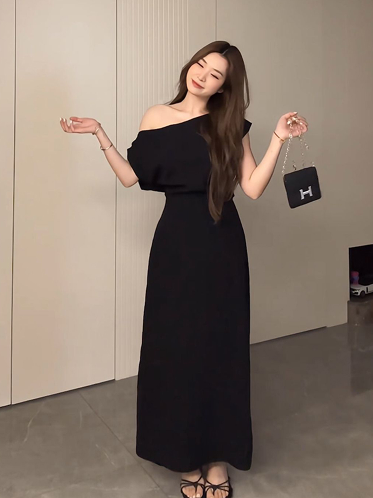 Elegant Off-Shoulder Long Black Dress for Women - Plus Size Summer Style, Flattering for Curvy Figures, Cinched Waist Design Elegant Off-Shoulder Long Black Dress for Women - Plus Size Summer Style, Flattering for Curvy Figures, Cinched Waist Design