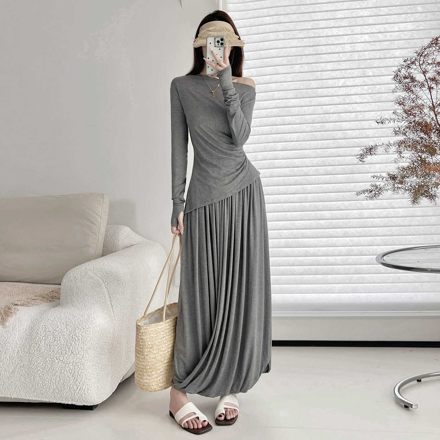 Elegant Women's Spring-Summer Outfit: Fitted Long-Sleeve T-Shirt with One-Word Collar and Pleated Skirt with Pocket
