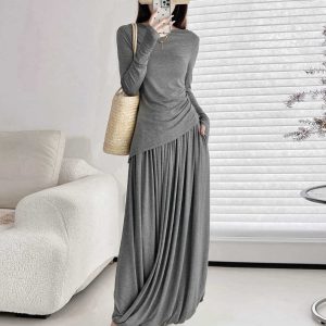 Elegant Women's Spring-Summer Outfit: Fitted Long-Sleeve T-Shirt with One-Word Collar and Pleated Skirt with Pocket