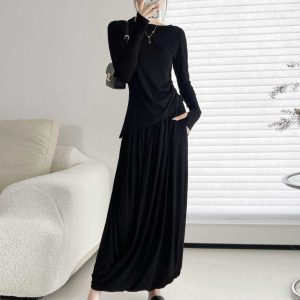 Elegant Women's Spring-Summer Outfit: Fitted Long-Sleeve T-Shirt with One-Word Collar and Pleated Skirt with Pocket