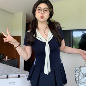 Fitted T-Shirt with Detachable Navy Collar Vest - Tokyo Style Senior Sister Top for a Chic, Slightly Chubby Fit