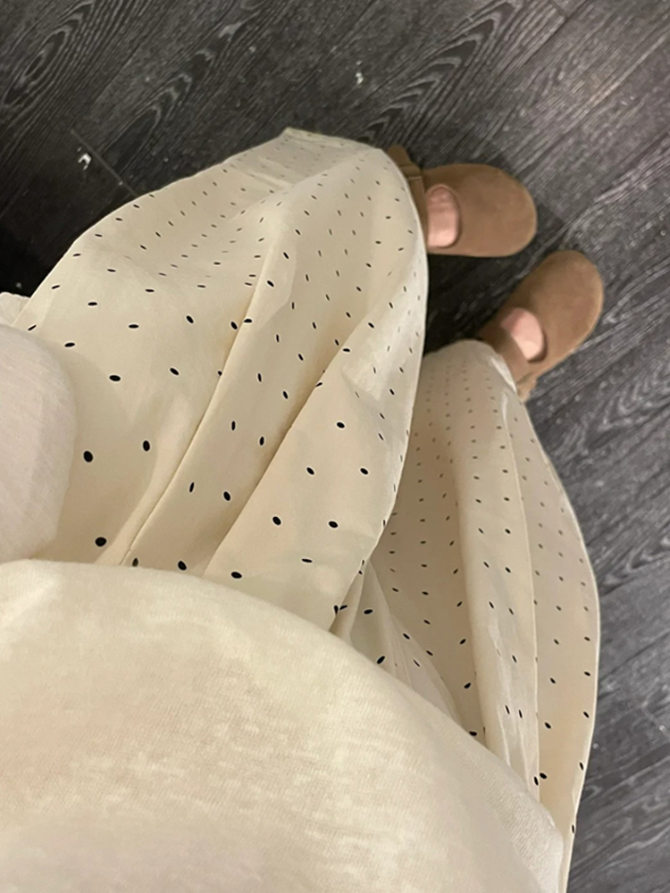 Flattering Floral Plus Size Wide-Leg Cropped Balloon Pants for Women - Casual Summer Style for Pear-Shaped Figures Flattering Floral Plus Size Wide-Leg Cropped Balloon Pants for Women - Casual Summer Style for Pear-Shaped Figures