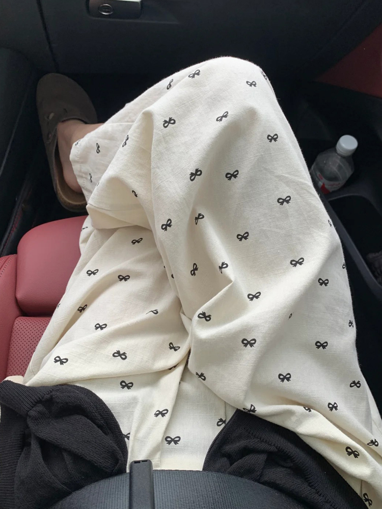 Flattering Floral Plus Size Wide-Leg Cropped Balloon Pants for Women - Casual Summer Style for Pear-Shaped Figures Flattering Floral Plus Size Wide-Leg Cropped Balloon Pants for Women - Casual Summer Style for Pear-Shaped Figures