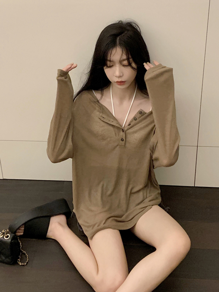 Flattering Plus Size Long Sleeve T-Shirt for Women, Lightweight Loose-Fitting Sun Protection Top, Ideal for Curvy Figures Flattering Plus Size Long Sleeve T-Shirt for Women, Lightweight Loose-Fitting Sun Protection Top, Ideal for Curvy Figures