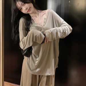 Flattering Plus Size Long Sleeve T-Shirt for Women, Lightweight Loose-Fitting Sun Protection Top, Ideal for Curvy Figures