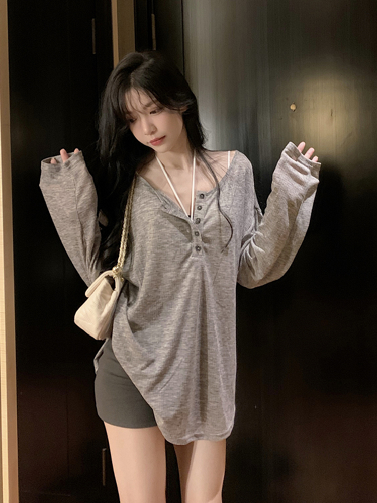 Flattering Plus Size Long Sleeve T-Shirt for Women, Lightweight Loose-Fitting Sun Protection Top, Ideal for Curvy Figures Flattering Plus Size Long Sleeve T-Shirt for Women, Lightweight Loose-Fitting Sun Protection Top, Ideal for Curvy Figures