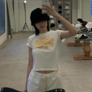 Floral Korean Style Short-Sleeve T-Shirt - Lightweight Slim-Fit Cotton Top for a Youthful Look