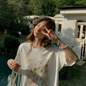 Flower Wish Berry Print White Linen Bamboo Short Sleeve T-Shirt for Women - Summer Loose Fit Vintage Style Top