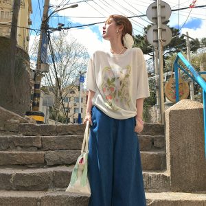 Flower Wish Berry Print White Linen Bamboo Short Sleeve T-Shirt for Women - Summer Loose Fit Vintage Style Top