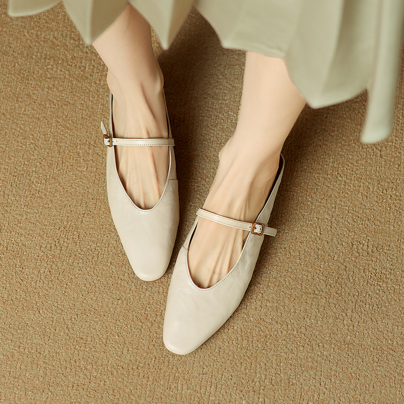 French Retro Genuine Leather Height-Increasing Slip-On Mules for Women - Comfortable Flat-Toe Half Slippers French Retro Genuine Leather Height-Increasing Slip-On Mules for Women - Comfortable Flat-Toe Half Slippers