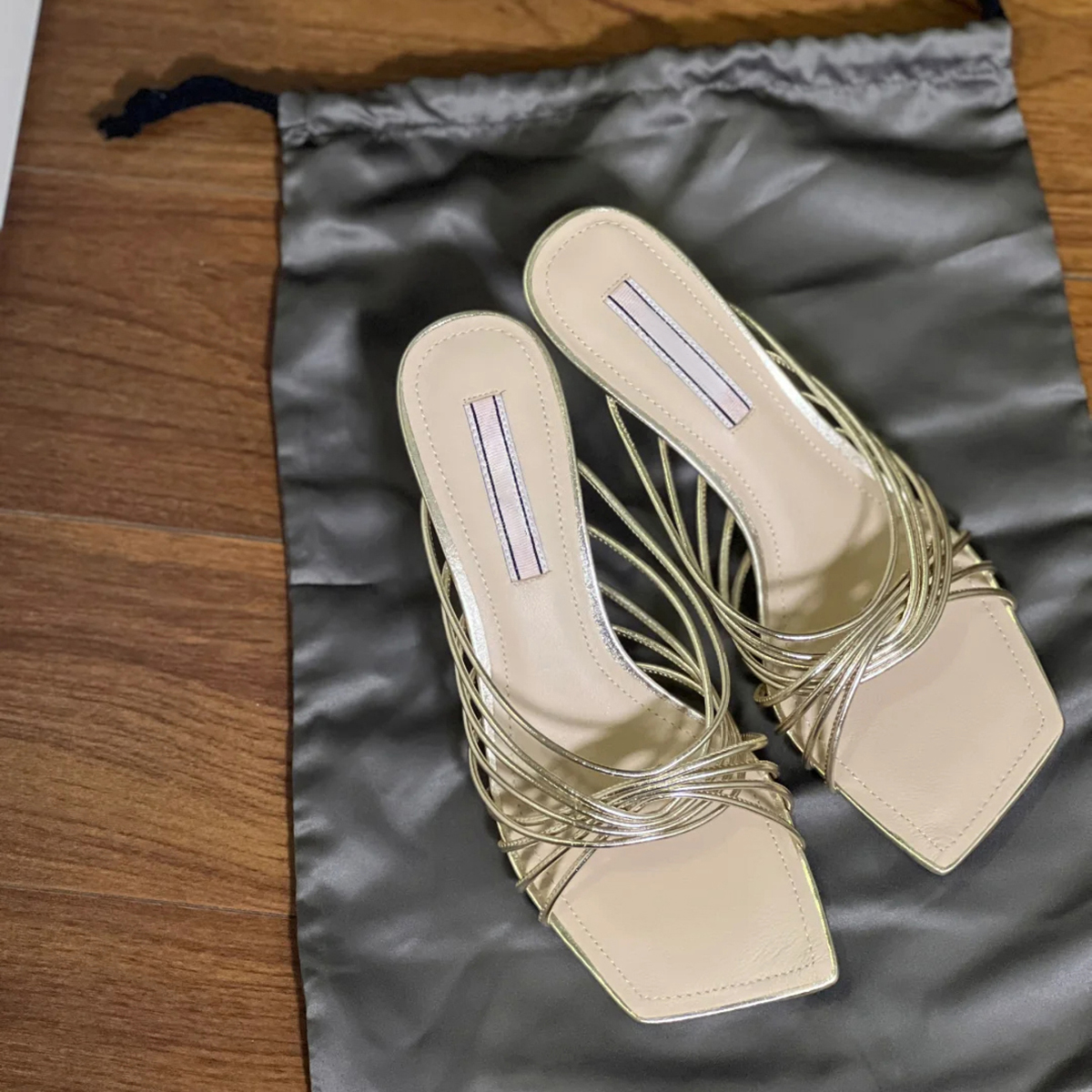 French Square-Toe Sheepskin Cross Strap High-Heeled Sandals for Women - Elegant Open-Toe Roman Style for Outdoor Wear