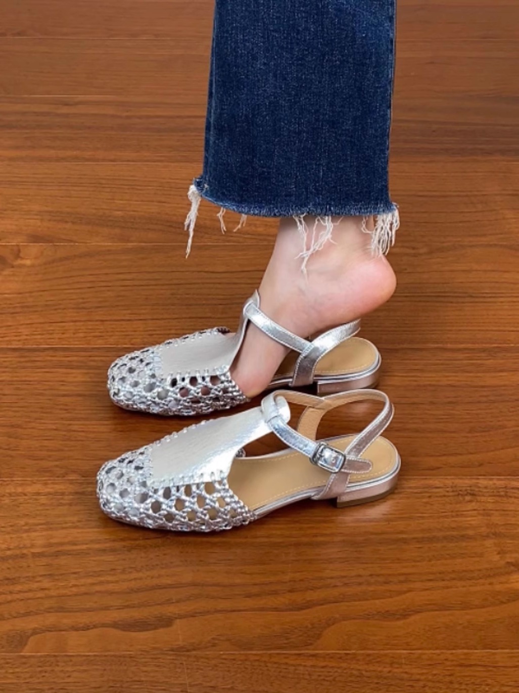 Genuine Leather Hollow Woven Low-Heeled Open-Toe Sandals for Women - Summer 2025 Chunky Heeled Roman Style, Breathable Comfort Genuine Leather Hollow Woven Low-Heeled Open-Toe Sandals for Women - Summer 2025 Chunky Heeled Roman Style, Breathable Comfort