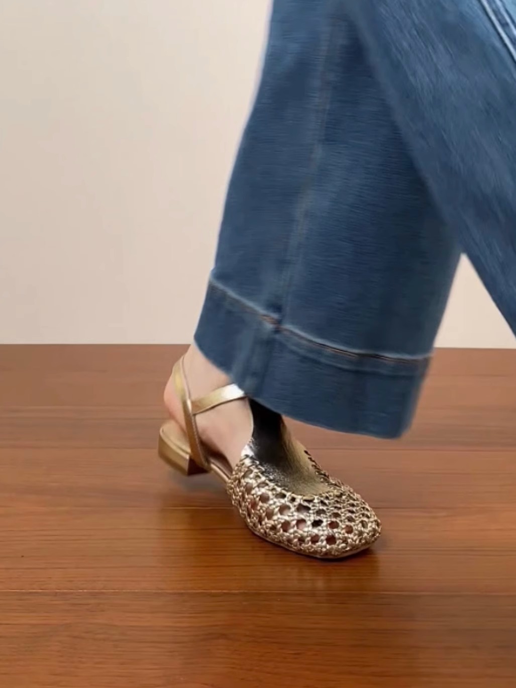 Genuine Leather Hollow Woven Low-Heeled Open-Toe Sandals for Women - Summer 2025 Chunky Heeled Roman Style, Breathable Comfort Genuine Leather Hollow Woven Low-Heeled Open-Toe Sandals for Women - Summer 2025 Chunky Heeled Roman Style, Breathable Comfort