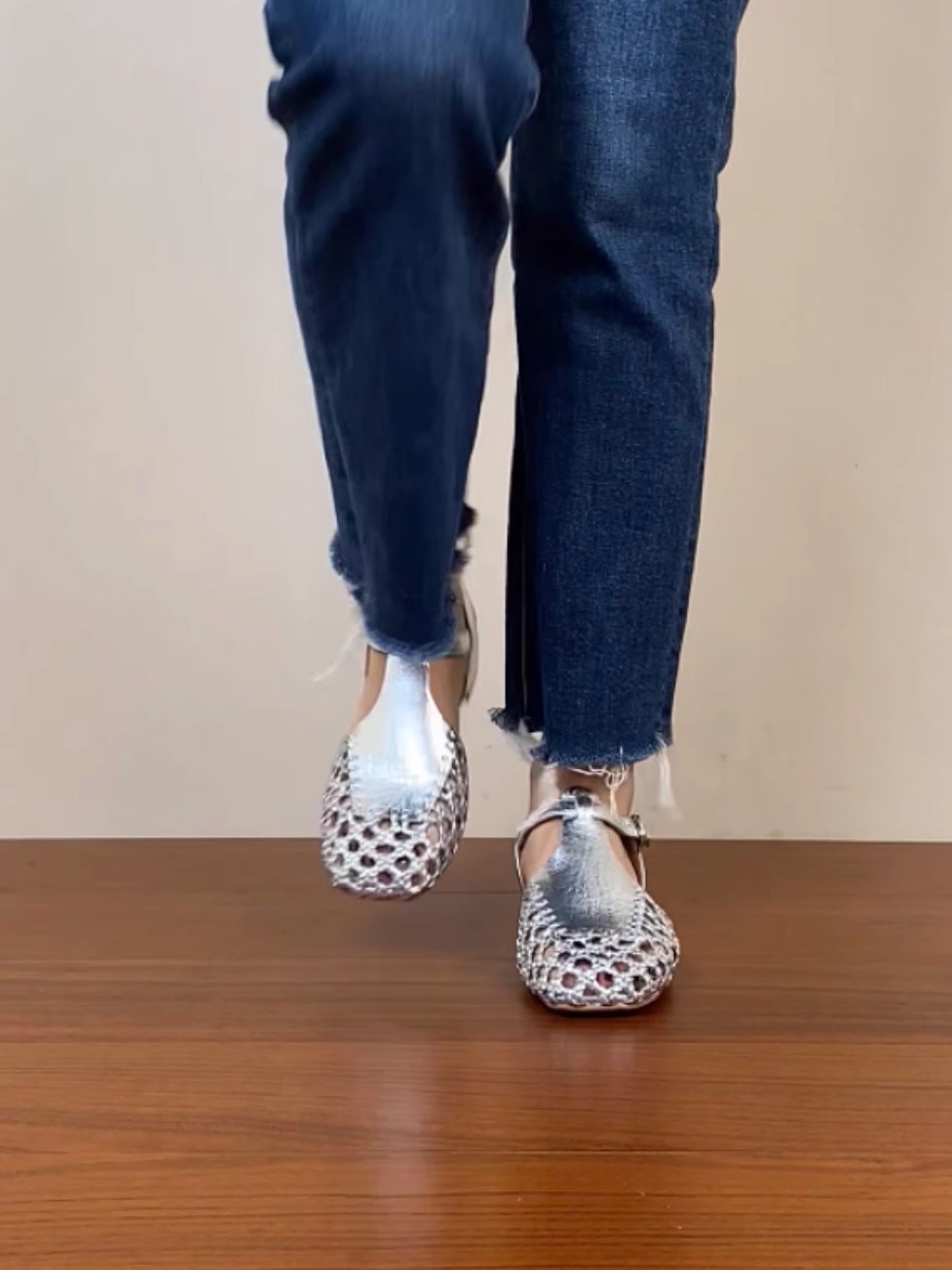 Genuine Leather Hollow Woven Low-Heeled Open-Toe Sandals for Women - Summer 2025 Chunky Heeled Roman Style, Breathable Comfort Genuine Leather Hollow Woven Low-Heeled Open-Toe Sandals for Women - Summer 2025 Chunky Heeled Roman Style, Breathable Comfort