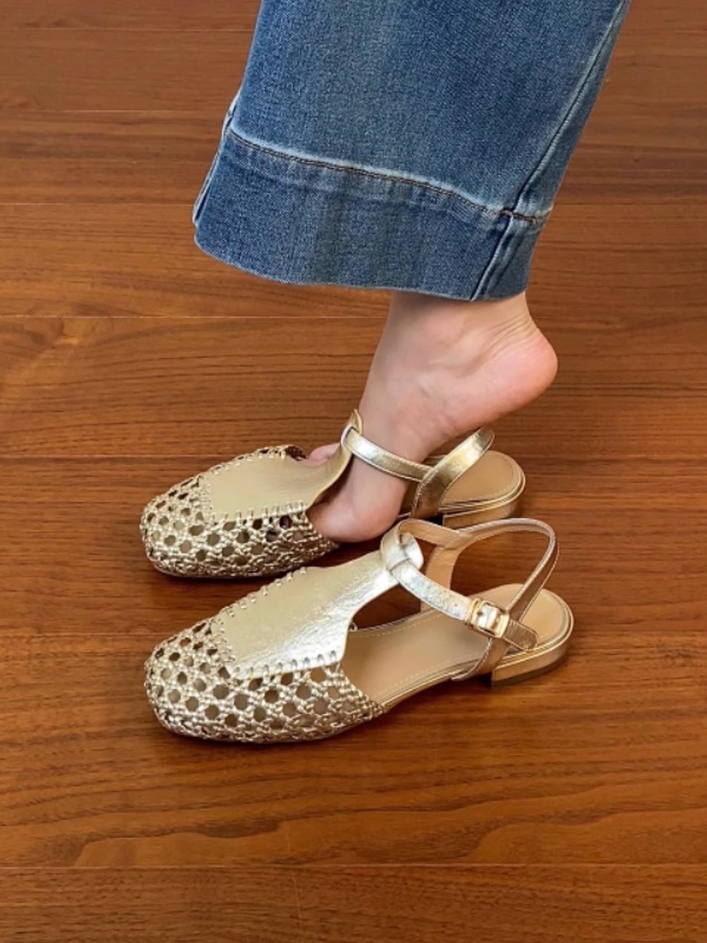 Genuine Leather Hollow Woven Low-Heeled Open-Toe Sandals for Women - Summer 2025 Chunky Heeled Roman Style, Breathable Comfort Genuine Leather Hollow Woven Low-Heeled Open-Toe Sandals for Women - Summer 2025 Chunky Heeled Roman Style, Breathable Comfort