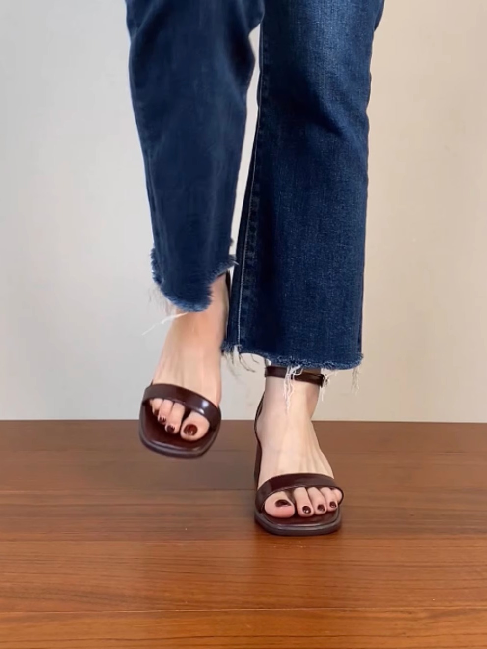 Genuine Leather One-Strap Thick-Heeled Open-Toe Sandals for Women - Summer Brown Square-Toe Mid-Heel Shoes Size 41 Genuine Leather One-Strap Thick-Heeled Open-Toe Sandals for Women - Summer Brown Square-Toe Mid-Heel Shoes Size 41