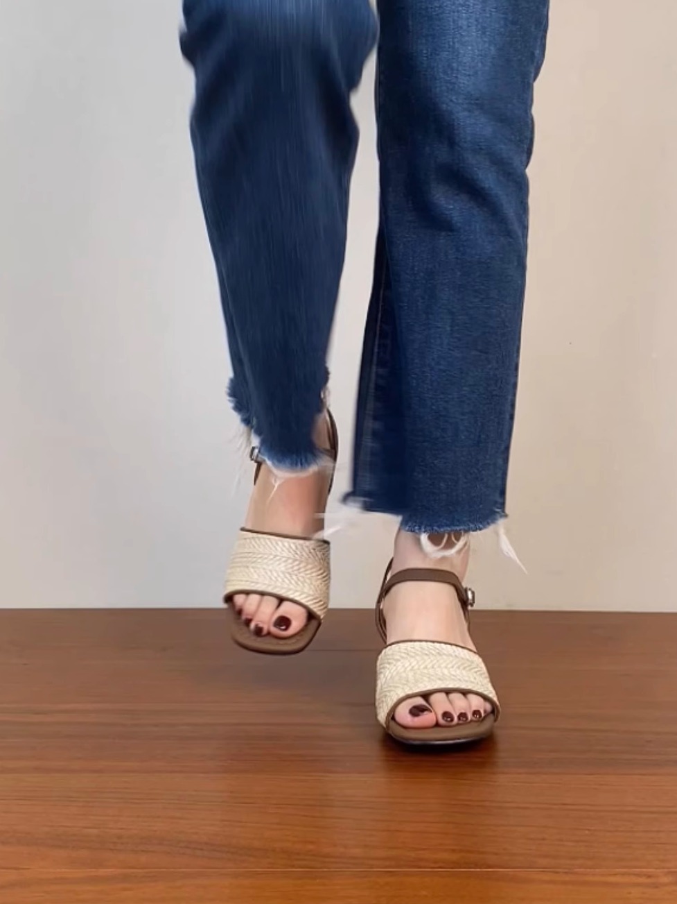 Genuine Leather Woven One-Strap Open-Toe Chunky Heel Sandals for Women - Vacation Style Mid-Heel Shoes for Summer 2025 Genuine Leather Woven One-Strap Open-Toe Chunky Heel Sandals for Women - Vacation Style Mid-Heel Shoes for Summer 2025