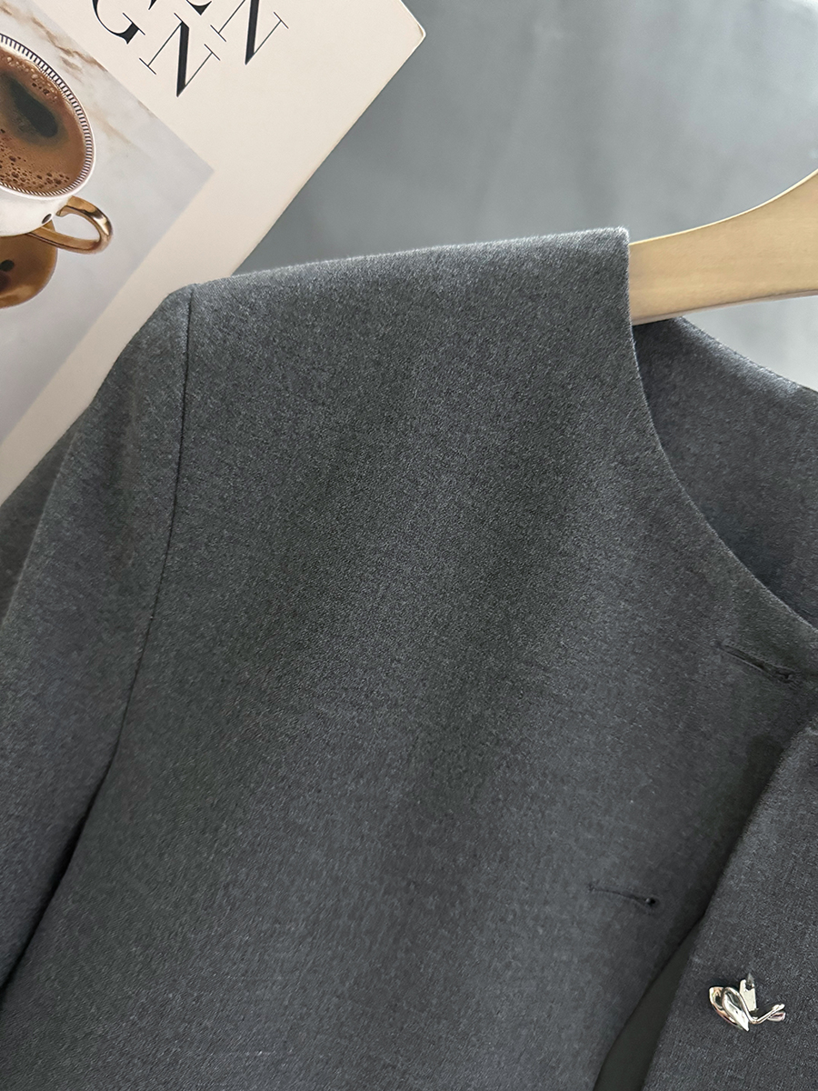 Gray Textured Lightweight Suit Jacket for Women - Slimming Summer Style, Mature Streetwear, 2025 Fashion Trend Gray Textured Lightweight Suit Jacket for Women - Slimming Summer Style, Mature Streetwear, 2025 Fashion Trend