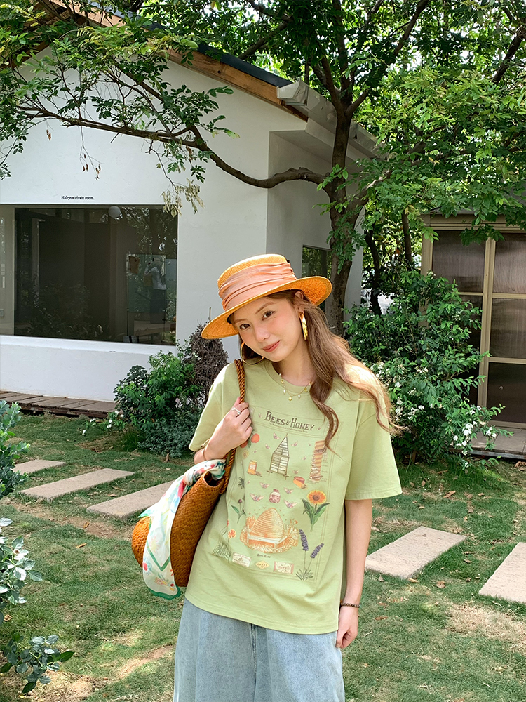 Green Retro Printed Short Sleeve T-Shirt for Women - Vintage Style Loose Drop Shoulder Top for Summer, 90s Inspired Green Retro Printed Short Sleeve T-Shirt for Women - Vintage Style Loose Drop Shoulder Top for Summer, 90s Inspired