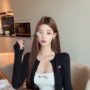 Halter Neck Slim Fit Vest Top with Built-In Chest Pad - Stylish Heavy-Duty Design for a Chic Look