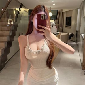 Halter Strap Slim Fit Tank Top with Detachable Brooch - Chic Pure Desire Style for Effortless Elegance