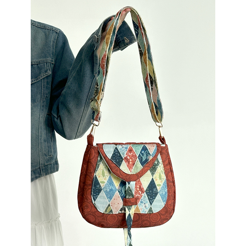 Handmade Chinese-Style Retro Hanfu Qipao Shoulder Crossbody Bag for Women - Vintage-Inspired Fashion Accessory Handmade Chinese-Style Retro Hanfu Qipao Shoulder Crossbody Bag for Women - Vintage-Inspired Fashion Accessory