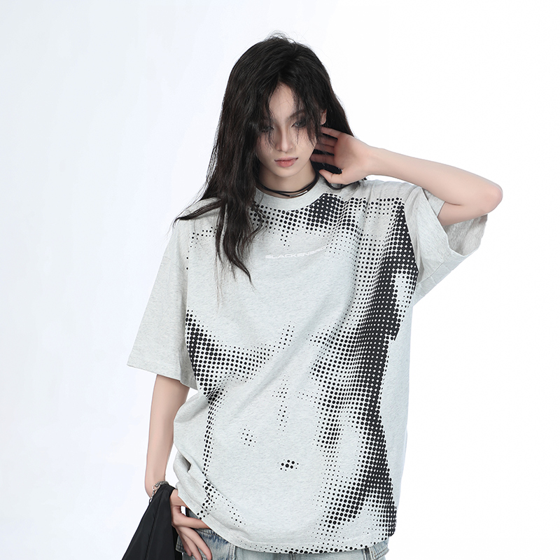 Heavy-Duty American-Style Gray Short Sleeve T-Shirt for Women - "Sit and Eat Until the Mountains Are Empty" - Casual Loose Fit