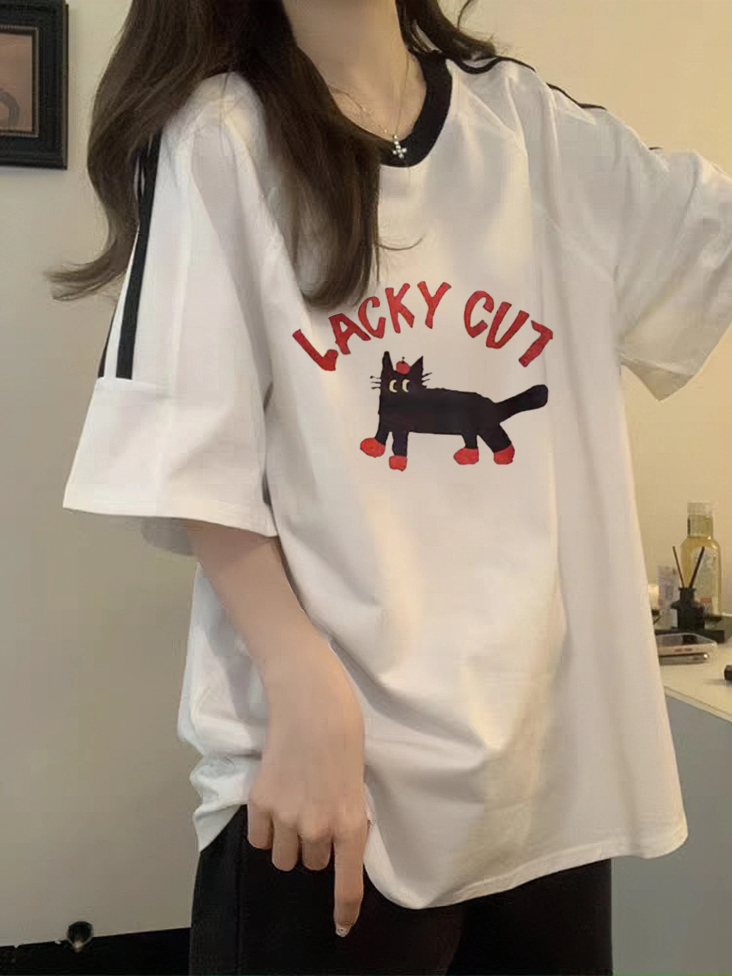 Heavyweight Pure Cotton White Short-Sleeve T-Shirt for Girls with Three Stripes and Spliced Design - Summer Raglan Top for Juniors Heavyweight Pure Cotton White Short-Sleeve T-Shirt for Girls with Three Stripes and Spliced Design - Summer Raglan Top for Juniors