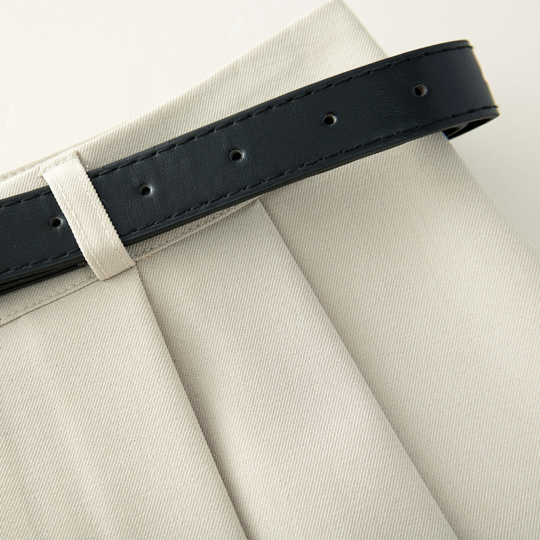 High-End Black High-Waisted Midi Skirt for Women - Slimming A-Line Pleated Design, Spring Summer 2025 Fashion Essential High-End Black High-Waisted Midi Skirt for Women - Slimming A-Line Pleated Design, Spring Summer 2025 Fashion Essential