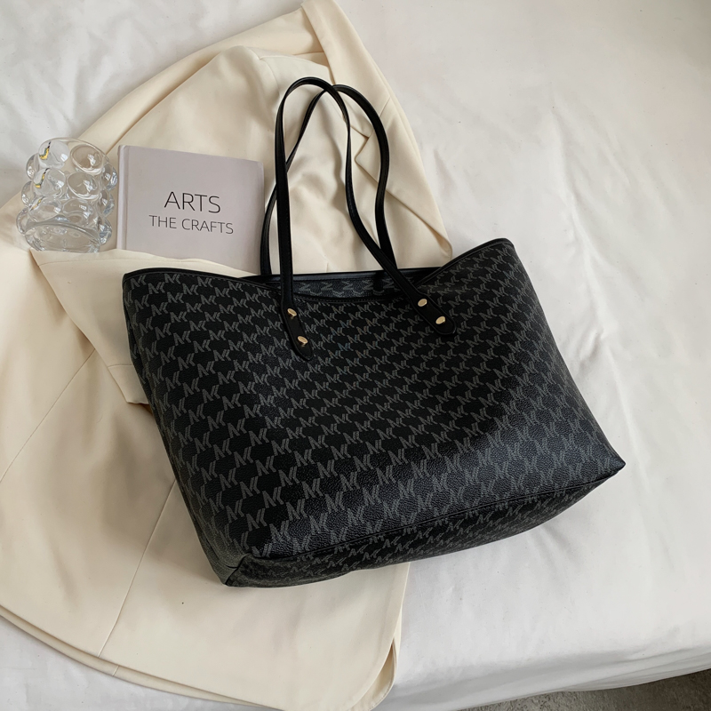 High-End Classic Tote Bag for Women - Light Luxury Commuting Handbag, Large Capacity Versatile Shoulder Bag