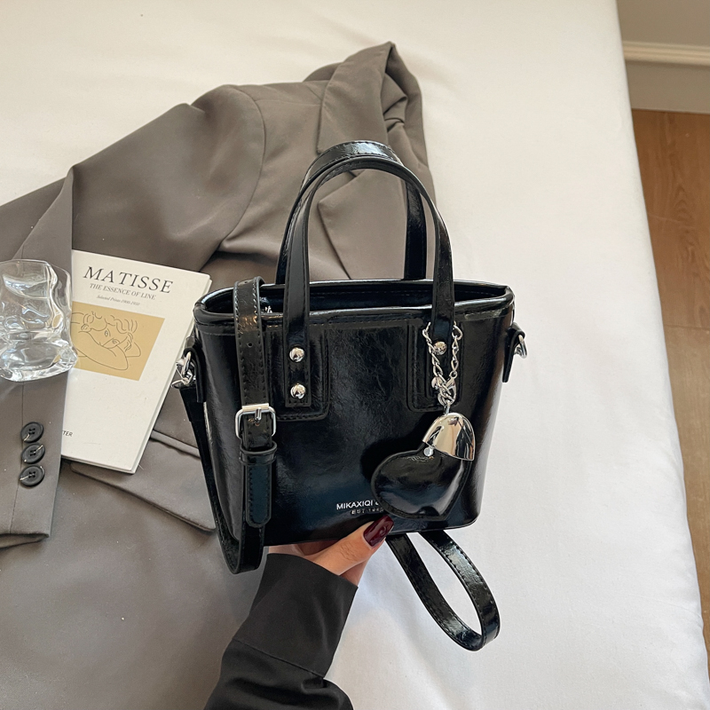 High-End Heart-Shaped Handbag for Women - Fashionable Tote Bucket Bag, 2025 New Style, Vegetable Basket Shoulder Crossbody Bag