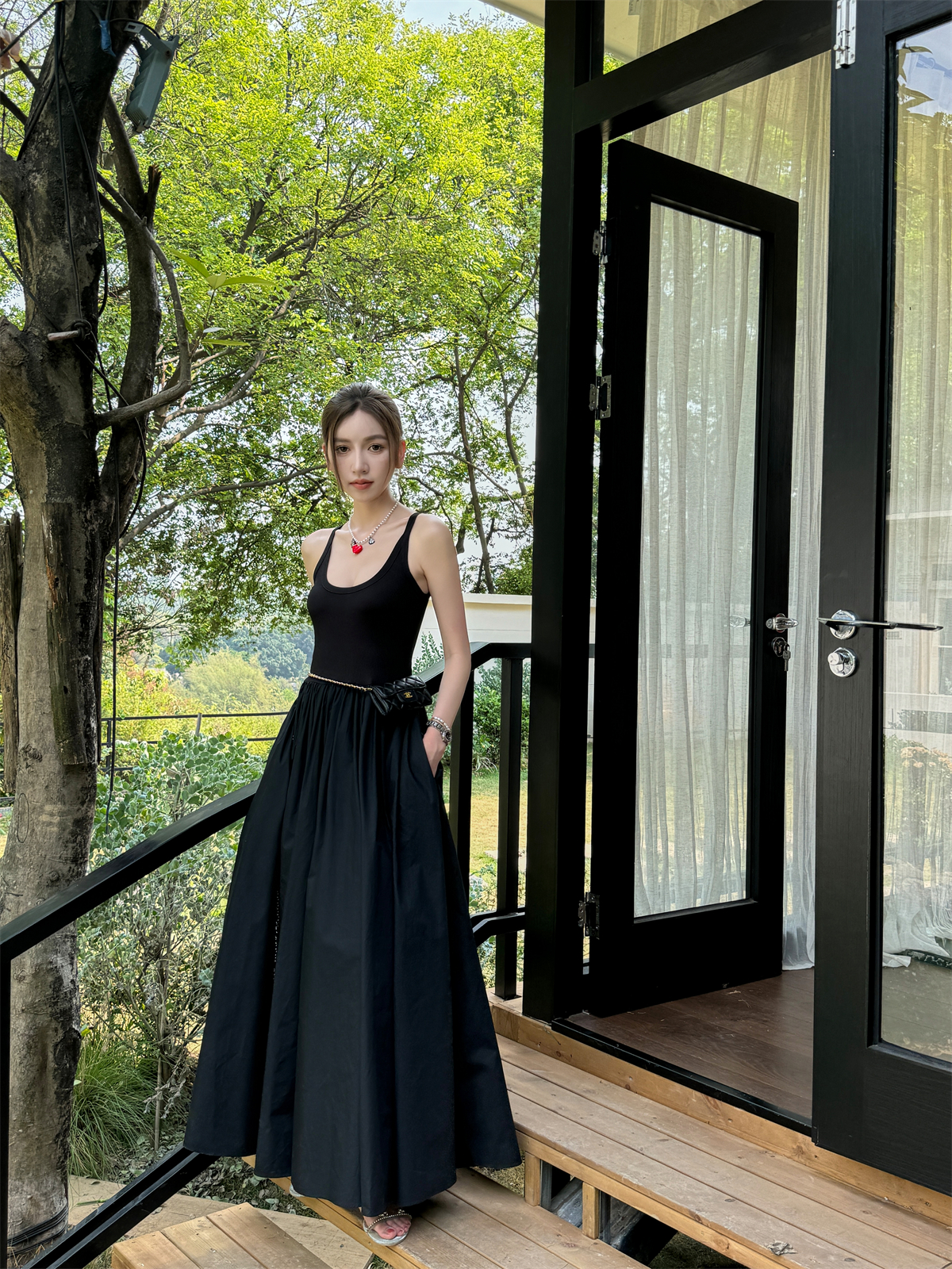 High-End Light Fabric Black Long Vest Dress with Slim Waist - Summer Floor-Length Skirt Fashion High-End Light Fabric Black Long Vest Dress with Slim Waist - Summer Floor-Length Skirt Fashion