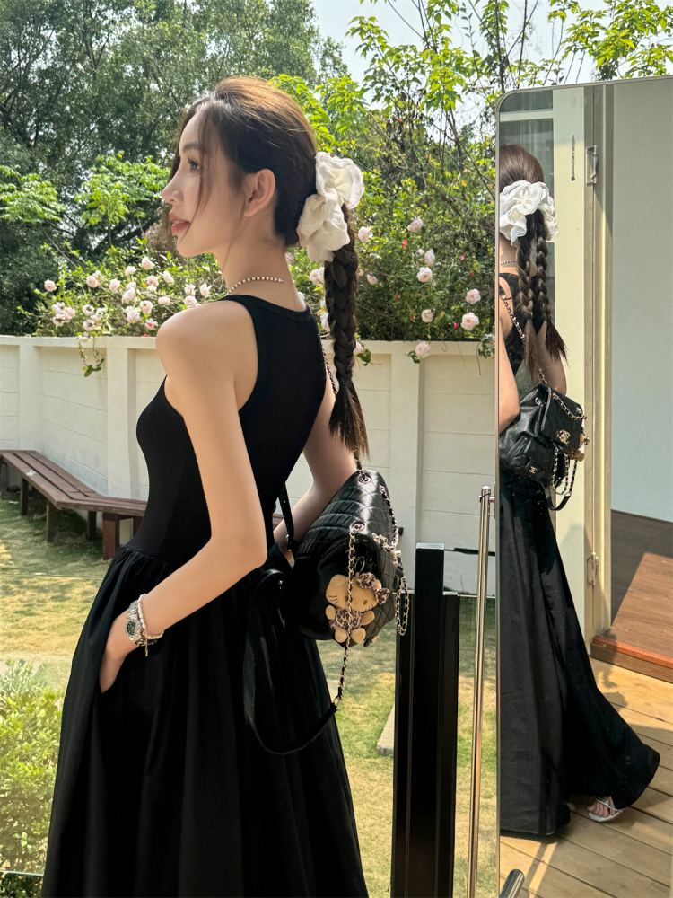 High-End Light Fabric Black Long Vest Dress with Slim Waist - Summer Floor-Length Skirt Fashion High-End Light Fabric Black Long Vest Dress with Slim Waist - Summer Floor-Length Skirt Fashion
