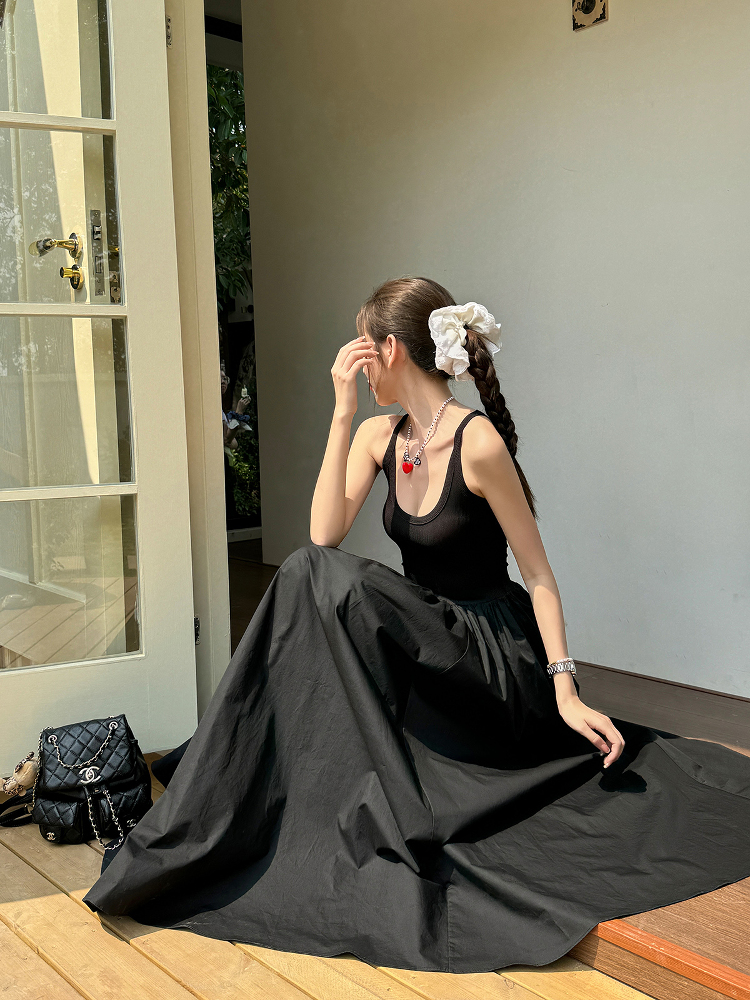 High-End Light Fabric Black Long Vest Dress with Slim Waist - Summer Floor-Length Skirt Fashion High-End Light Fabric Black Long Vest Dress with Slim Waist - Summer Floor-Length Skirt Fashion