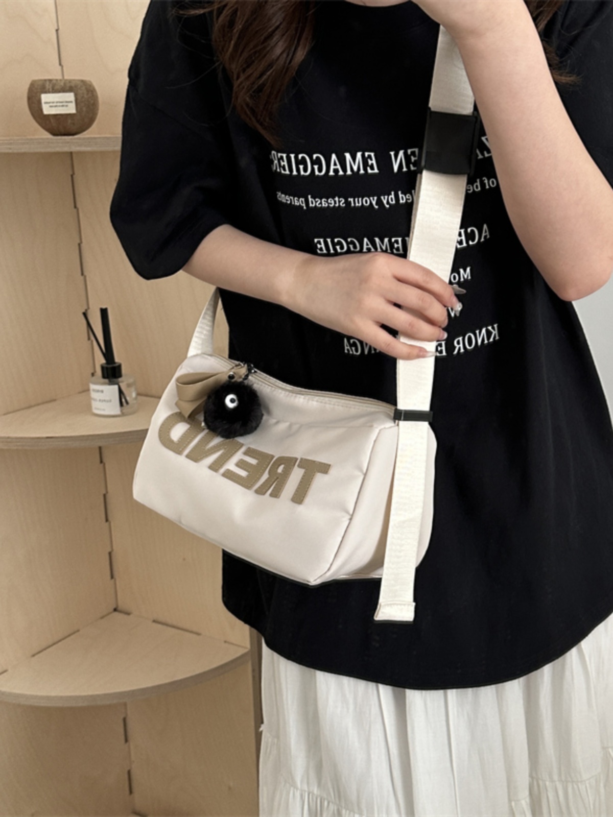 High-End Nylon Women's Crossbody Bag 2025 - Large Capacity Toast Pillow Design with Wide Shoulder Strap High-End Nylon Women's Crossbody Bag 2025 - Large Capacity Toast Pillow Design with Wide Shoulder Strap