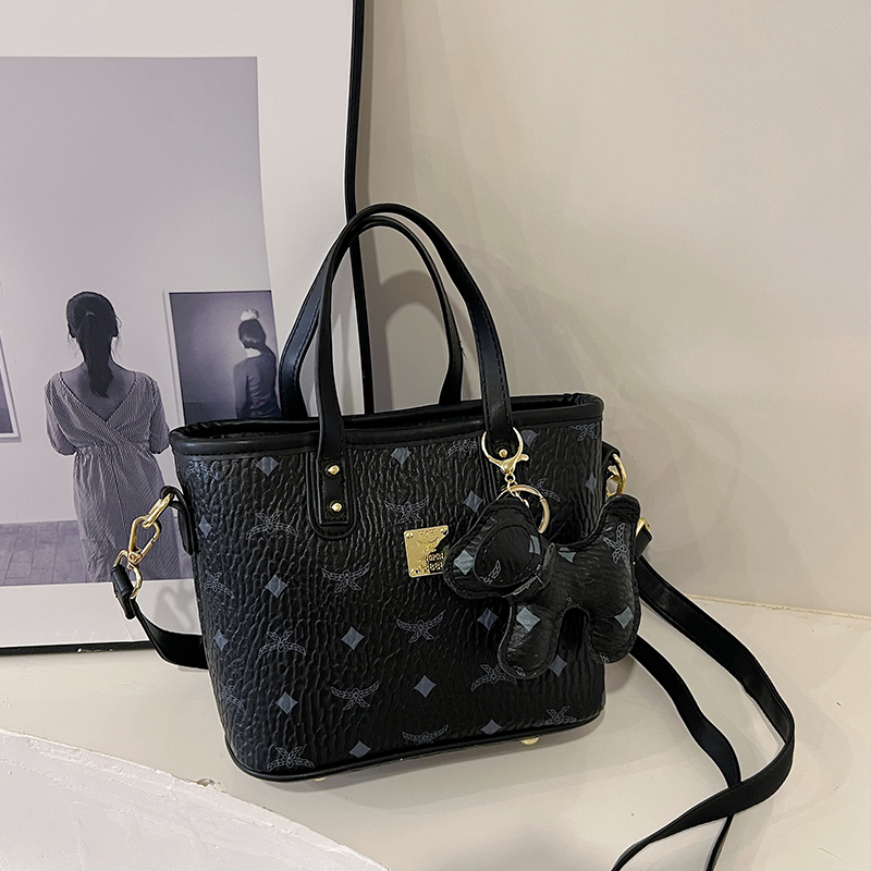 High-End Versatile Tote Bucket Bag - Trendy 2025 Shoulder Crossbody Design for Class and Commuting