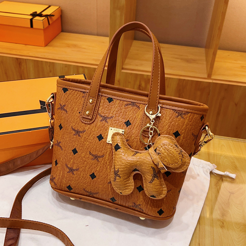 High-End Versatile Tote Bucket Bag - Trendy 2025 Shoulder Crossbody Design for Class and Commuting