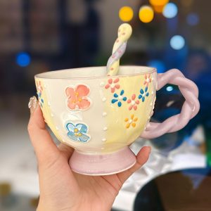 High-Quality Girls' Ceramic Drinking Cup with Underglaze Color and Spoon for Yogurt and Oatmeal Breakfast