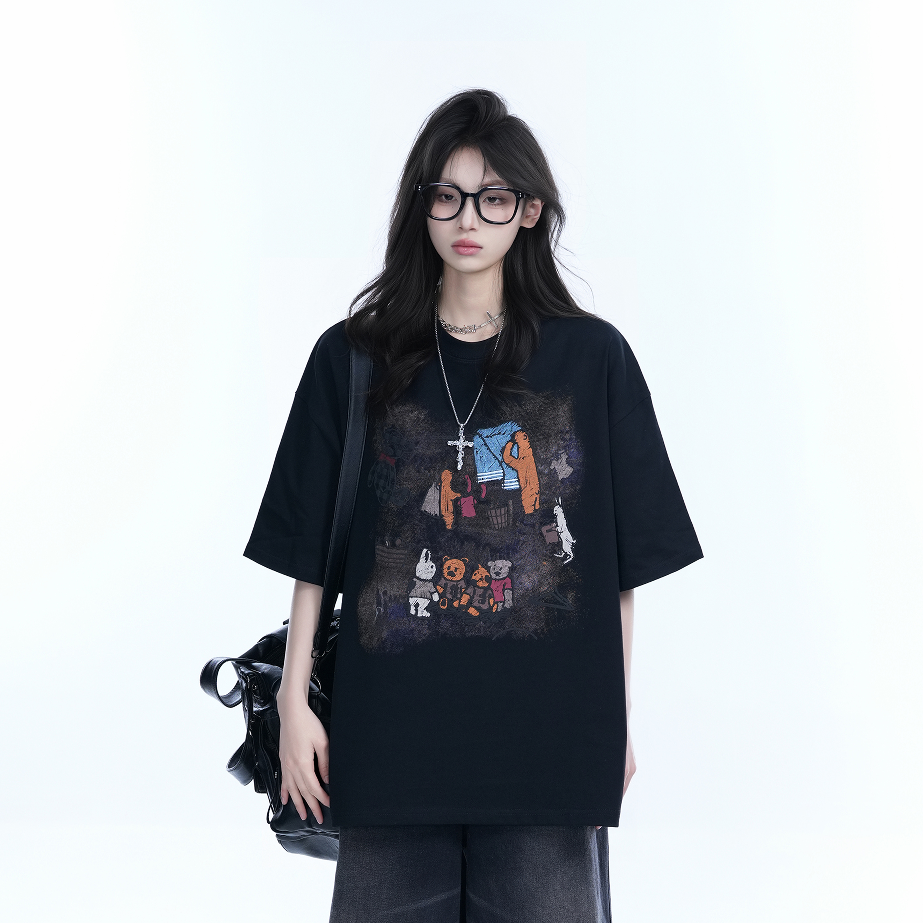 High Street Graffiti Short-Sleeve T-Shirt for Women - Casual Loose-Fit Summer Tee with "Sit and Eat" Graphic, Trendy Urban Style