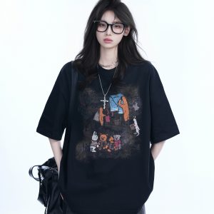 High Street Graffiti Short-Sleeve T-Shirt for Women - Casual Loose-Fit Summer Tee with "Sit and Eat" Graphic, Trendy Urban Style