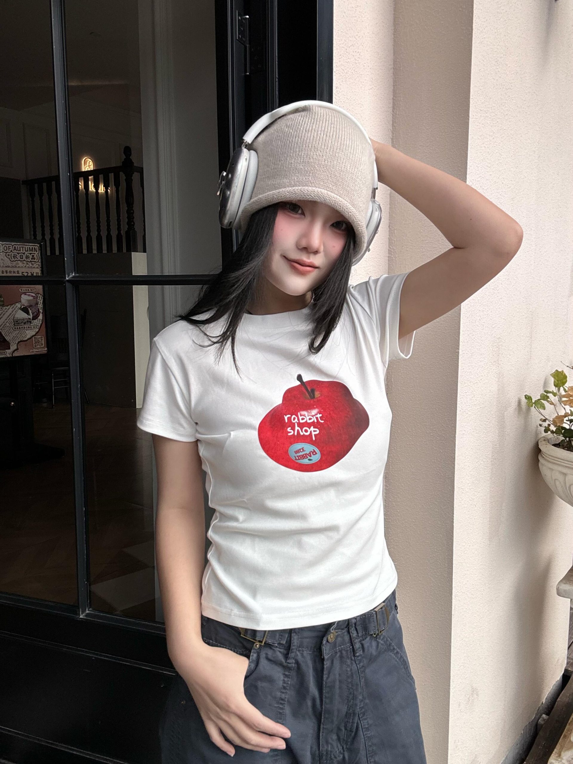 High-Stretch Slim Fit Short-Sleeve T-Shirt for Women with Fun Apple Print - Korean Style Cotton Top High-Stretch Slim Fit Short-Sleeve T-Shirt for Women with Fun Apple Print - Korean Style Cotton Top