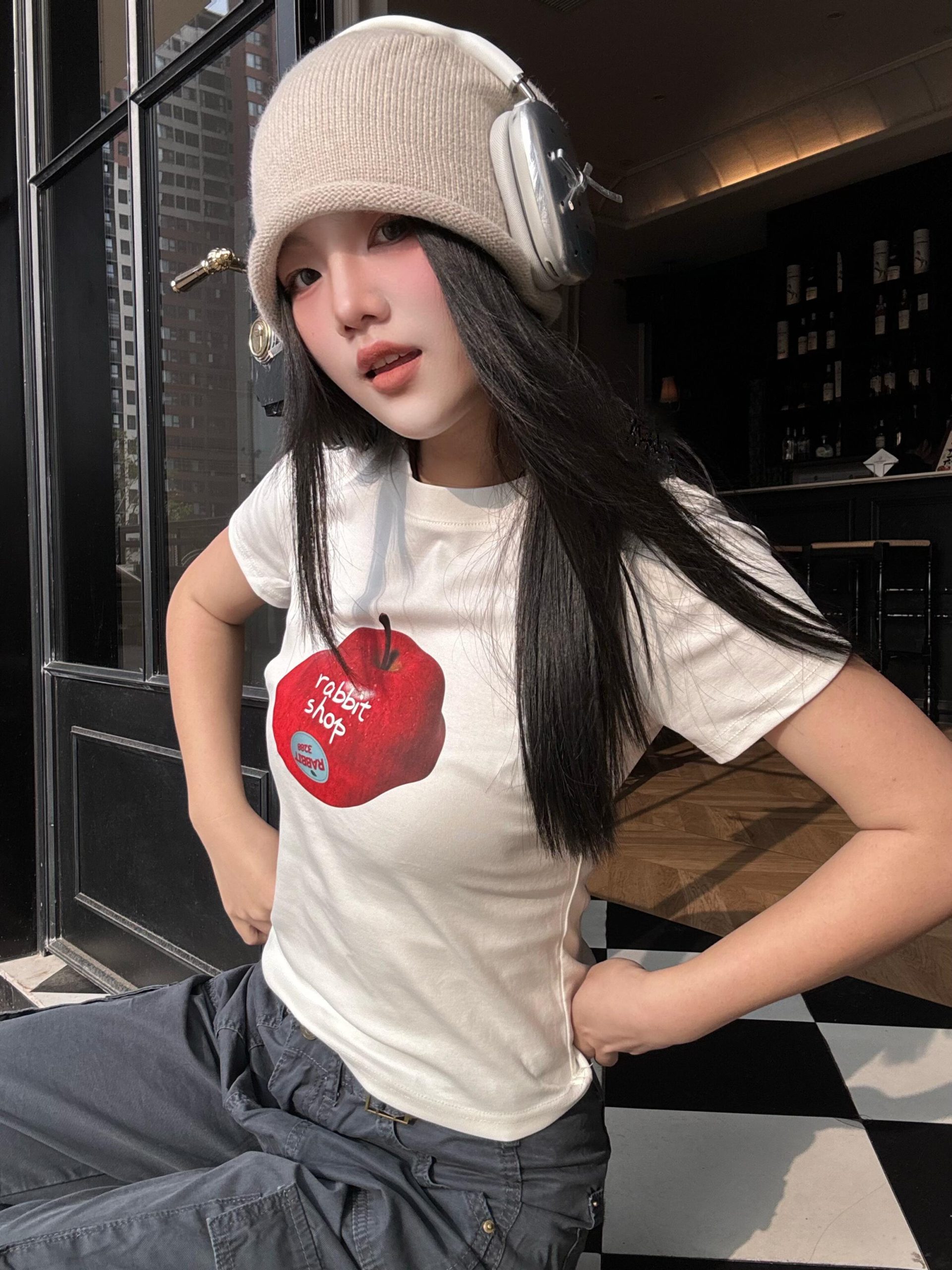 High-Stretch Slim Fit Short-Sleeve T-Shirt for Women with Fun Apple Print - Korean Style Cotton Top High-Stretch Slim Fit Short-Sleeve T-Shirt for Women with Fun Apple Print - Korean Style Cotton Top