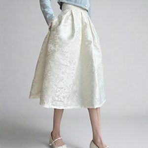 High-Waisted Black Vintage Jacquard Puff Skirt - Women's A-Line Half Skirt in Elegant Chinese Style, Slimming Design for a Chic Look