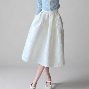 High-Waisted Black Vintage Jacquard Puff Skirt - Women's A-Line Half Skirt in Elegant Chinese Style, Slimming Design for a Chic Look