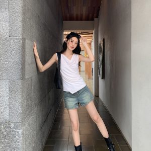 High-Waisted Retro Denim Shorts for Women - Casual Loose Slim Fit Summer Style - Petite Straight Cut Fashion 90s Trend